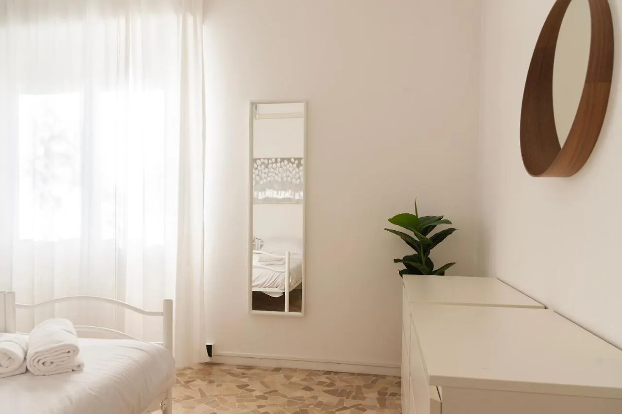 Casa Botticelli - 15 Minuti Dal Duomo Apartment Milan 0*,  Italy